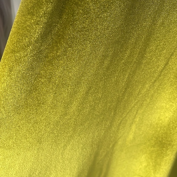 Yelure olive green velvet gown - Picture 4 of 7